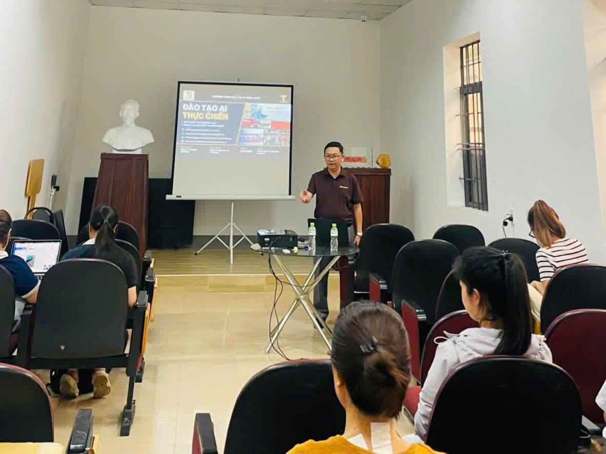 Giảng viên TakaTech giới thiệu chương trình Đào tạo AI thực chiến