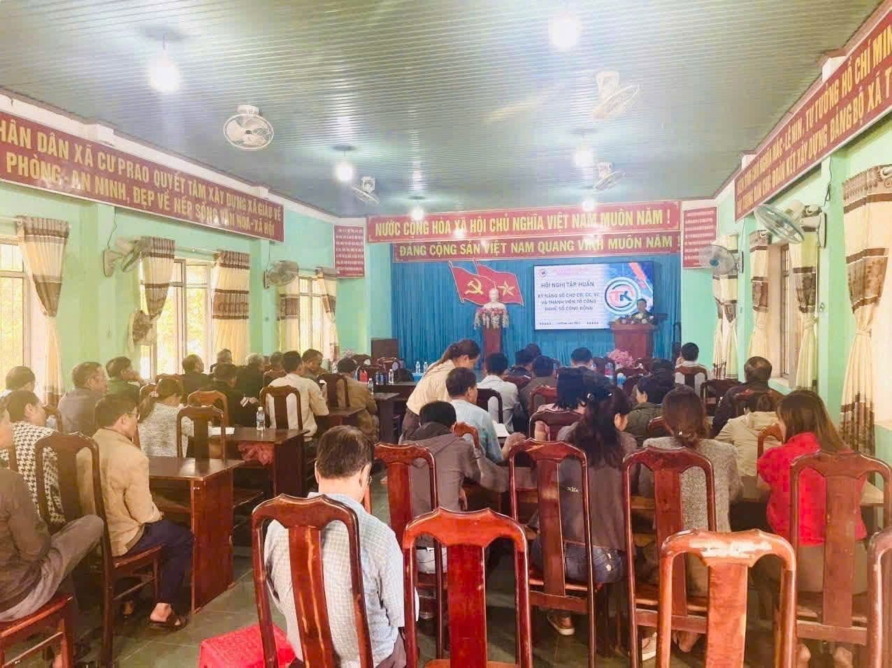 Hội nghị tập huấn kỹ năng số cho cán bộ và Tổ công nghệ số cộng đồng xã Cư Prao