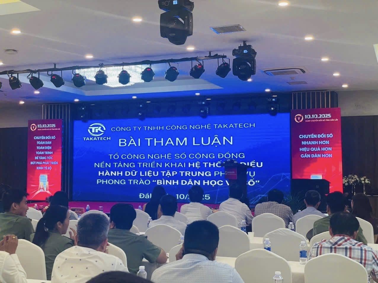 TakaTech presenting a paper on a learning-data platform for digital transformation